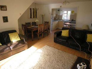 LOUNGE: