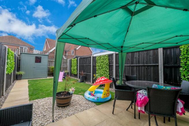 ENCLOSED REAR GARDEN