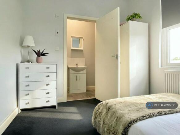 Studio to rent Image 7