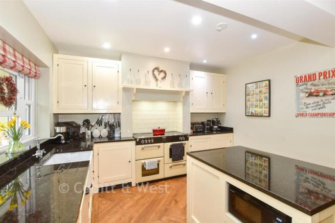 Kitchen/ Dining Room