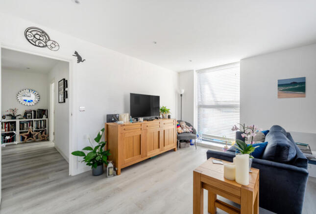 1400321-8-696f7f5...