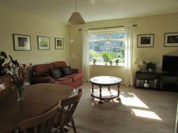 Lounge/Dining ...