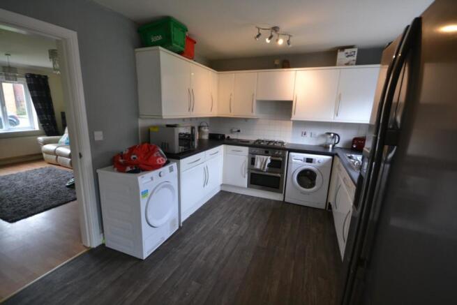 KITCHEN/DINING AREA