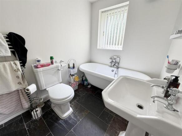 3 bed Semi-Detached for sale Image 7