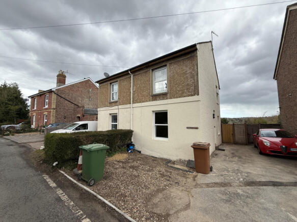 3 bed semi-detached house to rent Barden Road, Sp