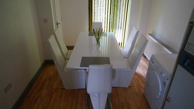 5 bed House to rent Image 12