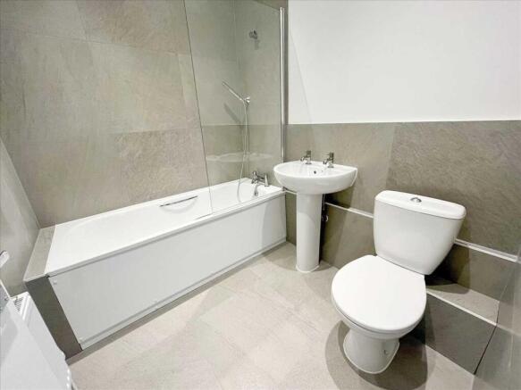 BATHROOM/WC