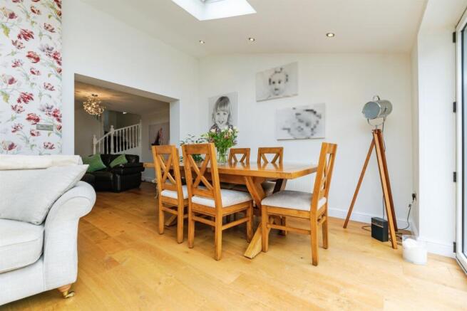 4 bed Detached for sale Image 7