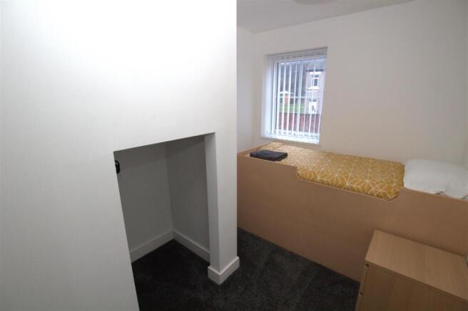 2 bed Apartment to rent Image 8