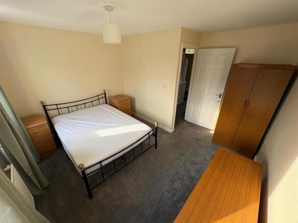 3 bed Town House to rent Image 5