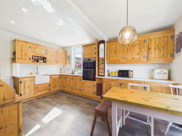 4 bed Detached for sale Image 12