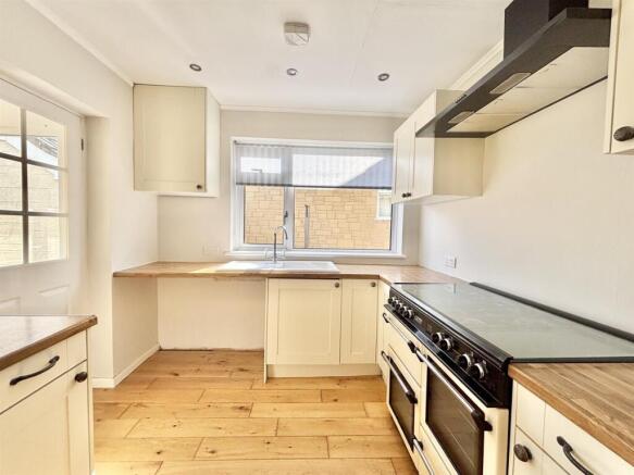Kitchen 3.jpg