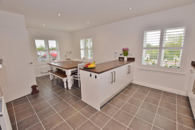 KITCHEN / DINER
