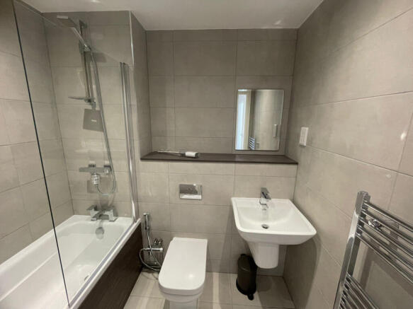 2 bed Apartment to rent Image 12