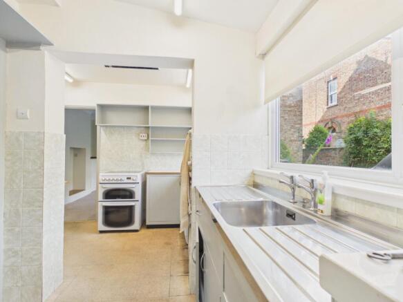 5 bed Semi-Detached for sale Image 10