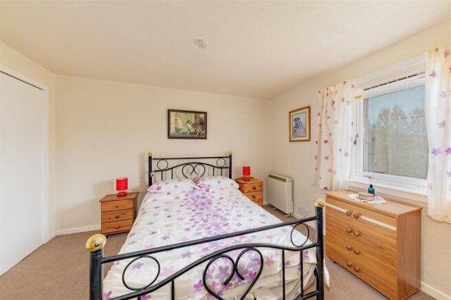 35 Lulworth Court Dundee-6.JPG