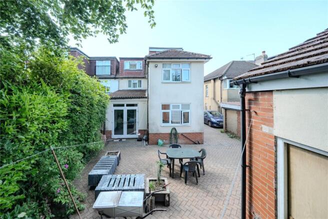 6 bed Semi-Detached for sale Image 9