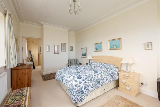 4 bed House for sale Image 12