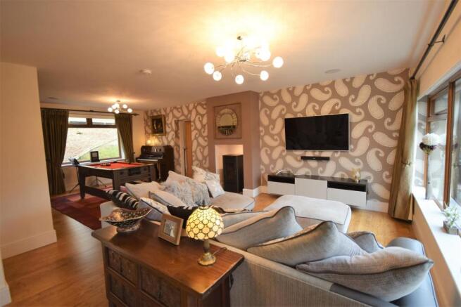 11 chapel Bank House, HX6 4DB.JPG