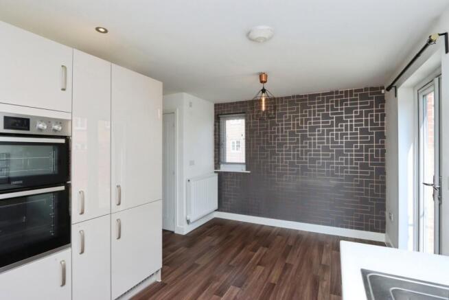 3 bed Semi-Detached for sale Image 4