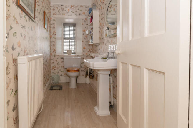 5 bed Detached for sale Image 11