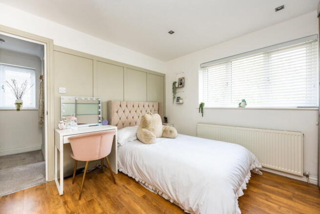 4 bed Detached for sale Image 12