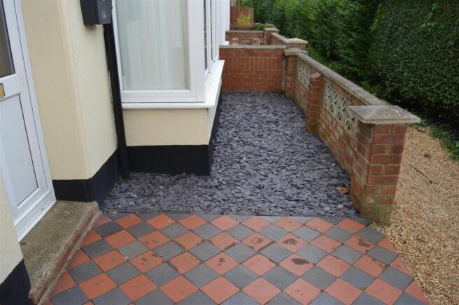 FRONT GARDEN