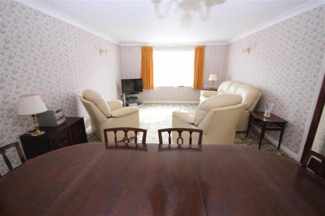 LOUNGE/DINING ROOM