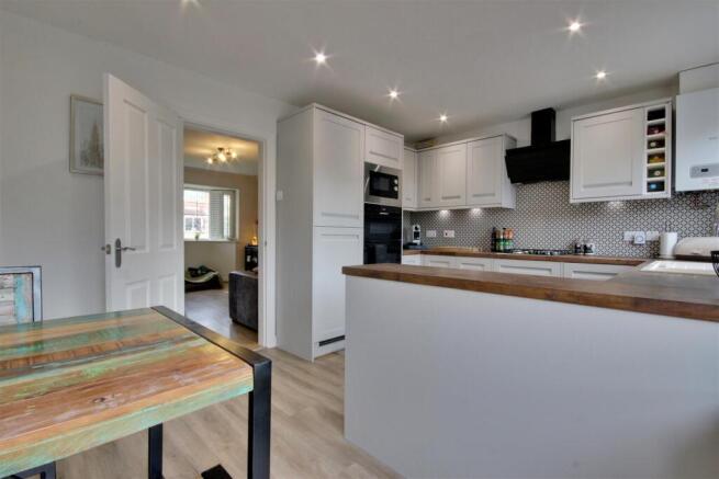 4 bed Semi-Detached for sale Image 5