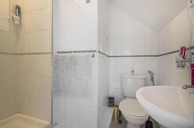 Ensuite to Bed 4