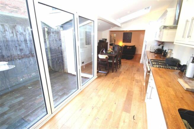 SPLENDID DINING/KITC