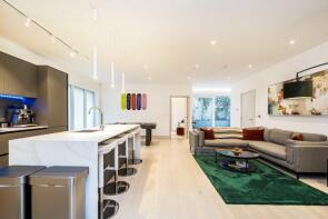 Flat 2, 105b, Ballards Lane, Finchley, London N3 1XY