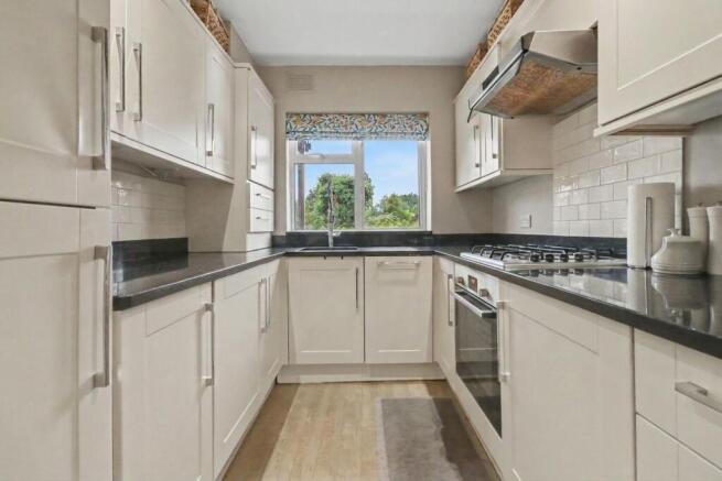 10 Westlands Court, Bridge Road, KT8 photo 4