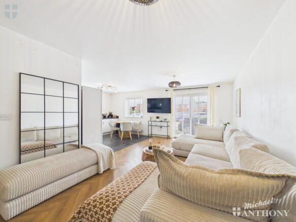 CAM03218G0-PR0971-STILL005