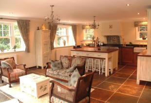 Kitchen/Family Rm