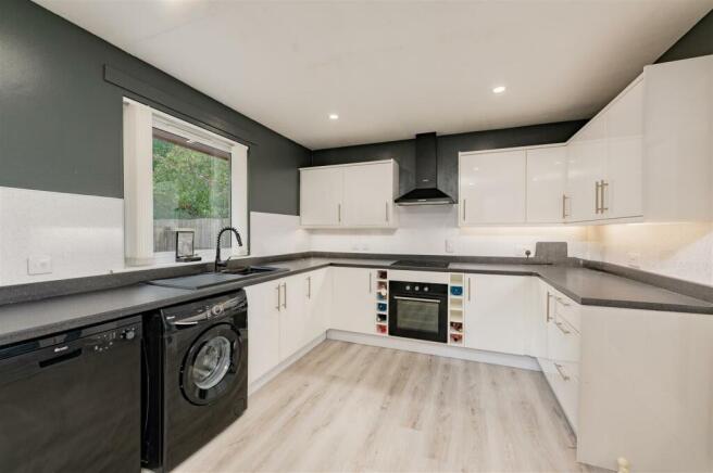 46 Corbie Drive Barry-8.jpg