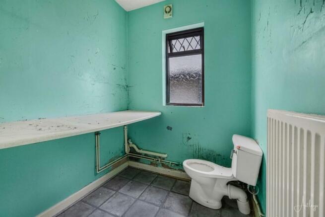 Cloakroom/utility area