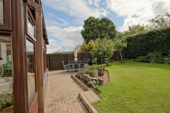 70 Belstane Rd, Carluke ML8 4BG-17.jpg