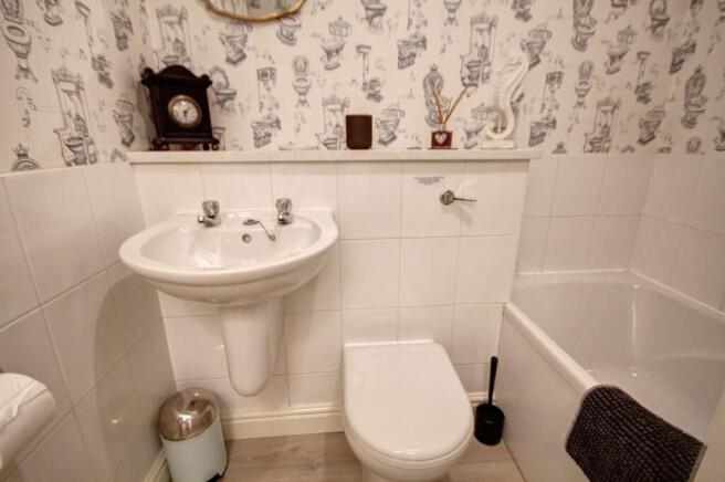 2 bed Flat for sale Image 4