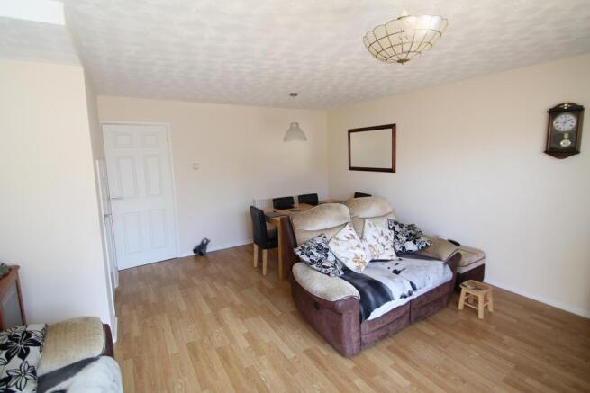 lounge/dining room