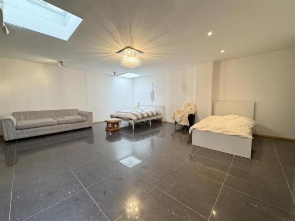 Apartment Room/Cinema/Games Room