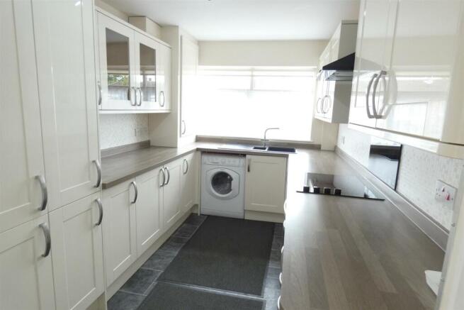 FITTED KITCHEN