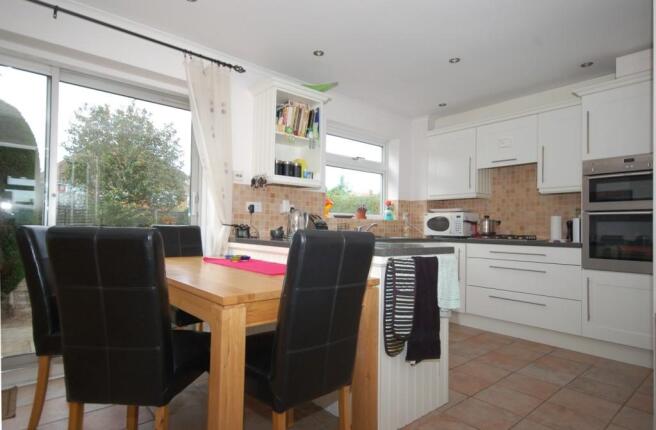 Kitchen/ Dining Room