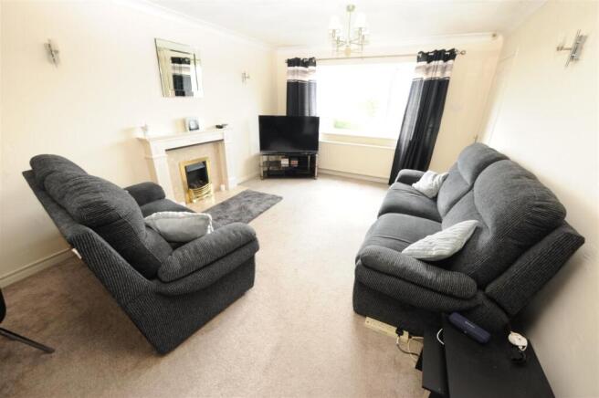 4 bed Detached for sale Image 5