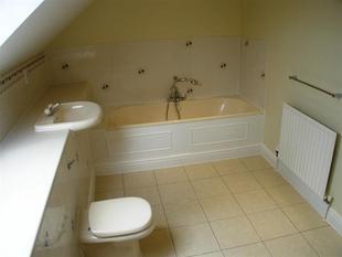 EN-SUITE BATHROOM
