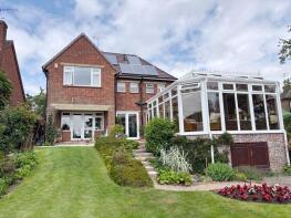 En Dah Win, Spring Lane, Farnham Royal SL2 3EH