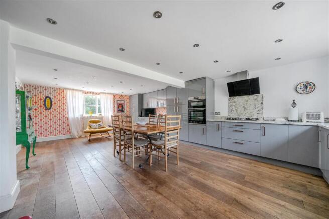 kitchen 3.jpg