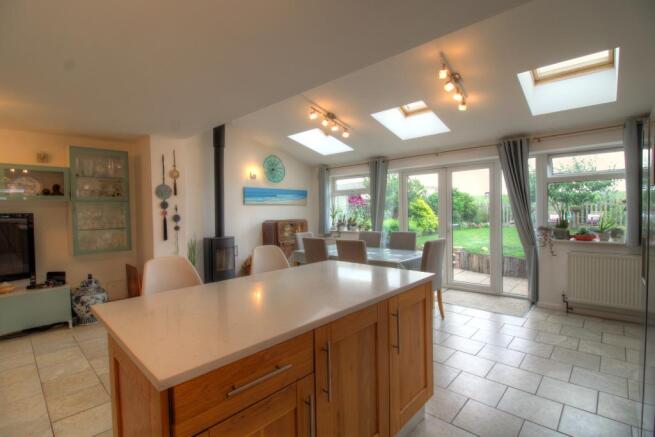 KITCHEN / DINER / FAMILY ROOM