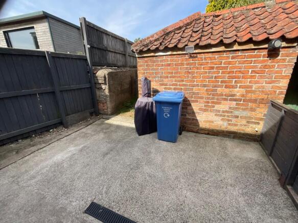2 bed Terraced to rent Image 12