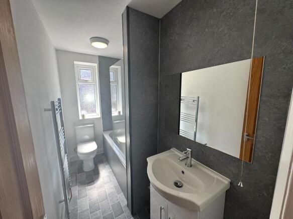 2 bed Terraced to rent Image 7